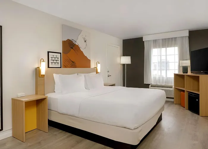 Spark By Hilton Hotel 3*